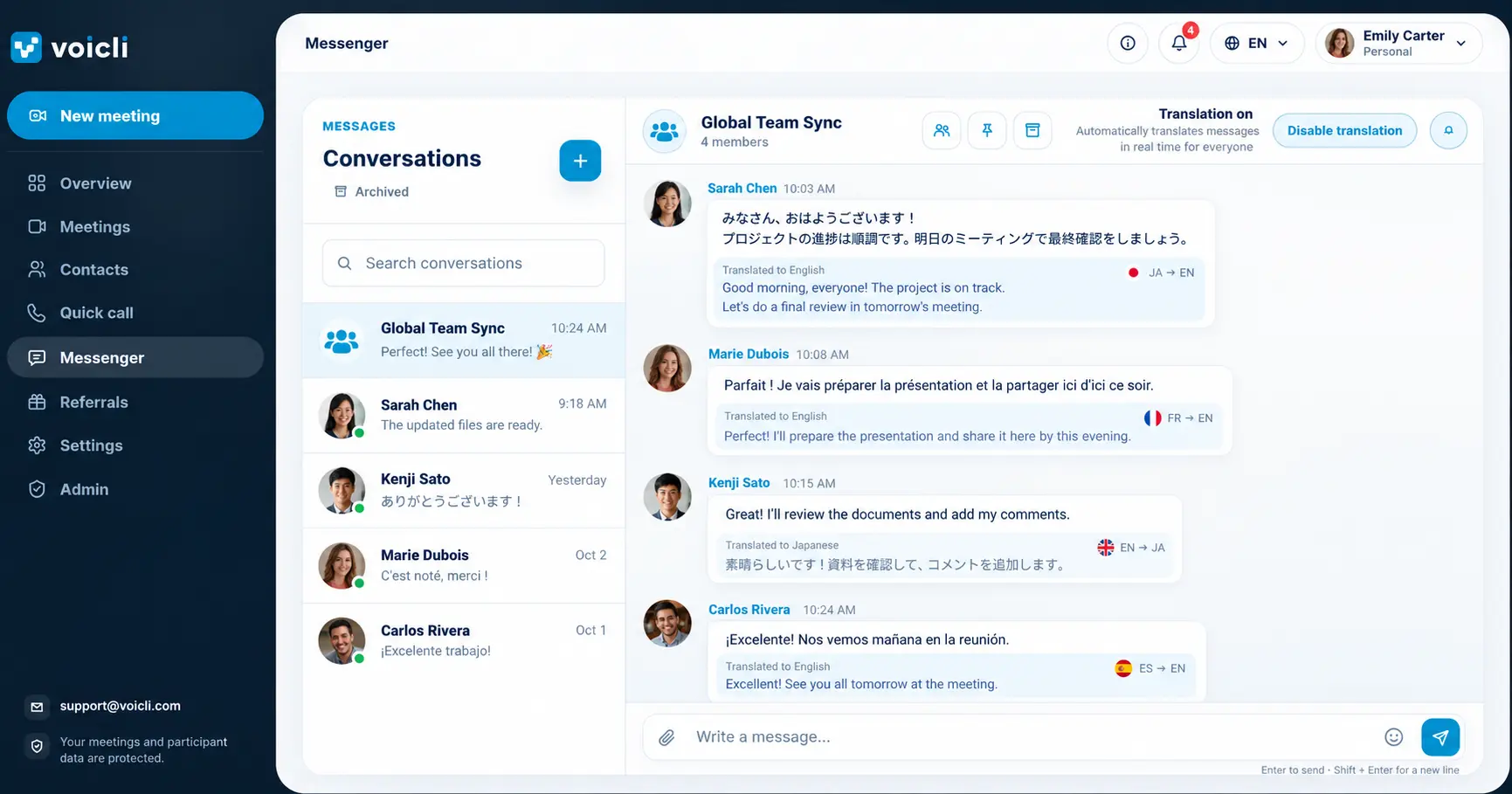 Interfaz de Voicli Messenger mostrando un chat grupal multilingüe con traducción automática de mensajes en tiempo real en conversaciones privadas y grupales